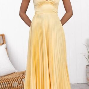 Elegant Yellow Pleated Maxi Dress